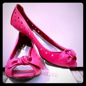 American Eagle Fuschia Flirt Ballet Kitten Heel